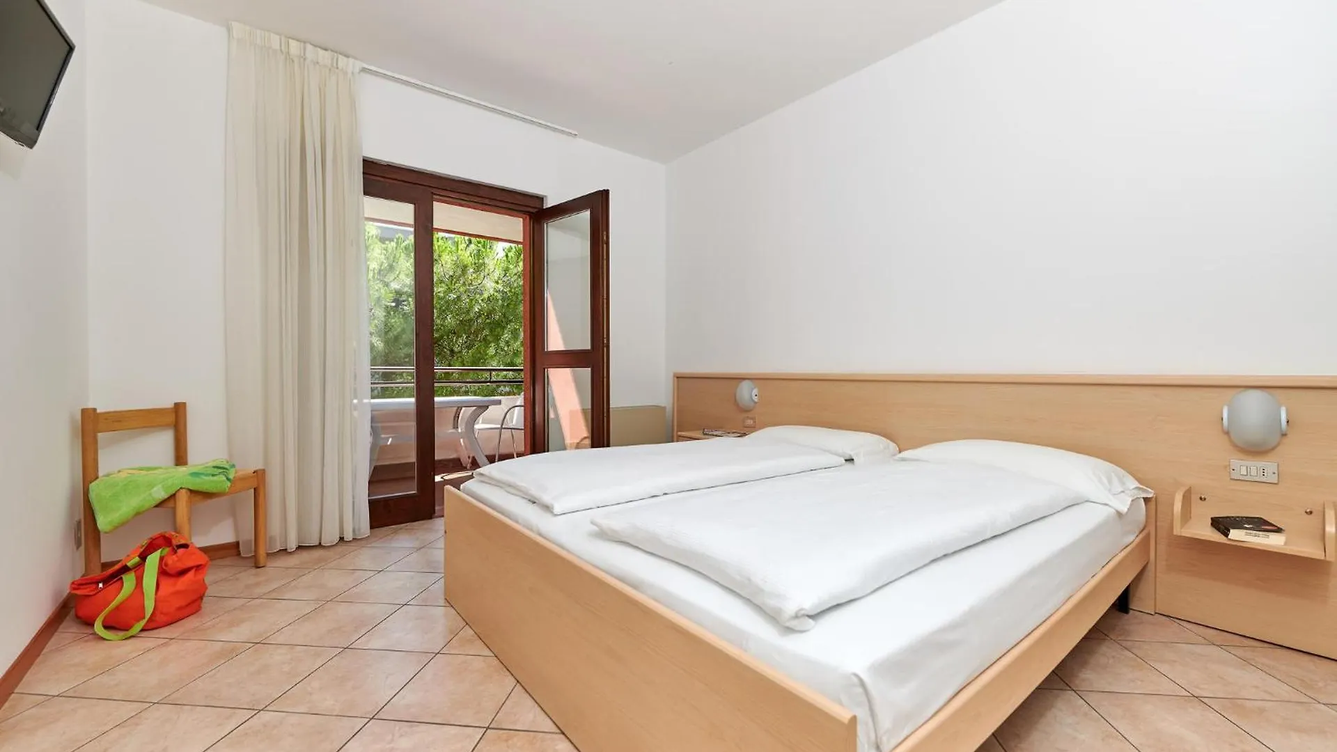 *** מלון דירות לימונה סול גרדה Residence San Luigi איטליה